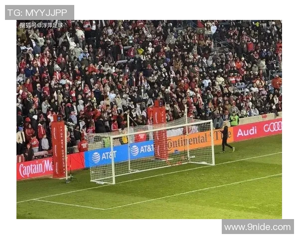 黑粉疯狂袭击足球明星引发舆论风波球迷反应不一引发社会关注